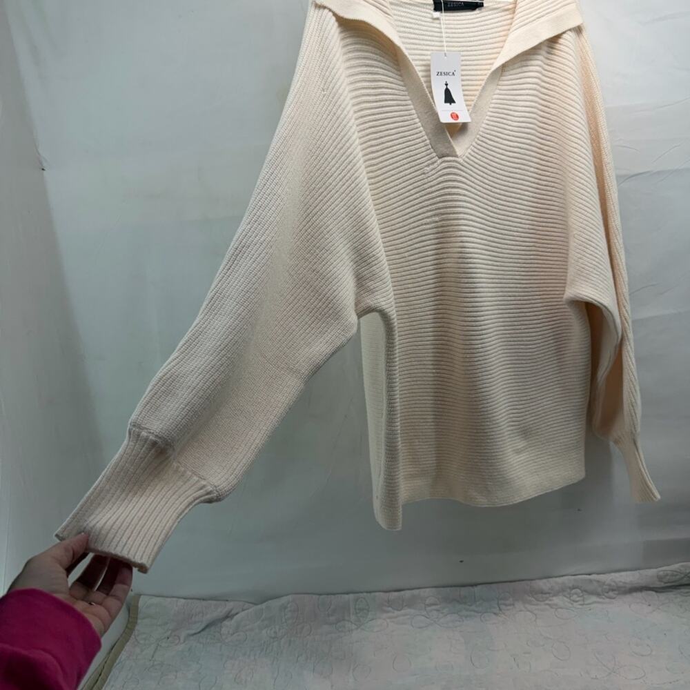 NEW ZESICA Elegant Women's XL V-Neck off shoulder, oversized Sweater in Cream